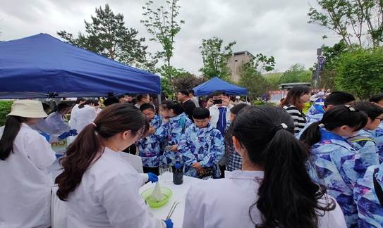 化学展热闹进行中